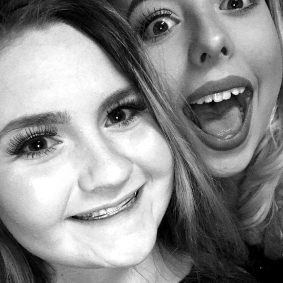 Meet your Posher, Alyssa - Picture 1 of 1